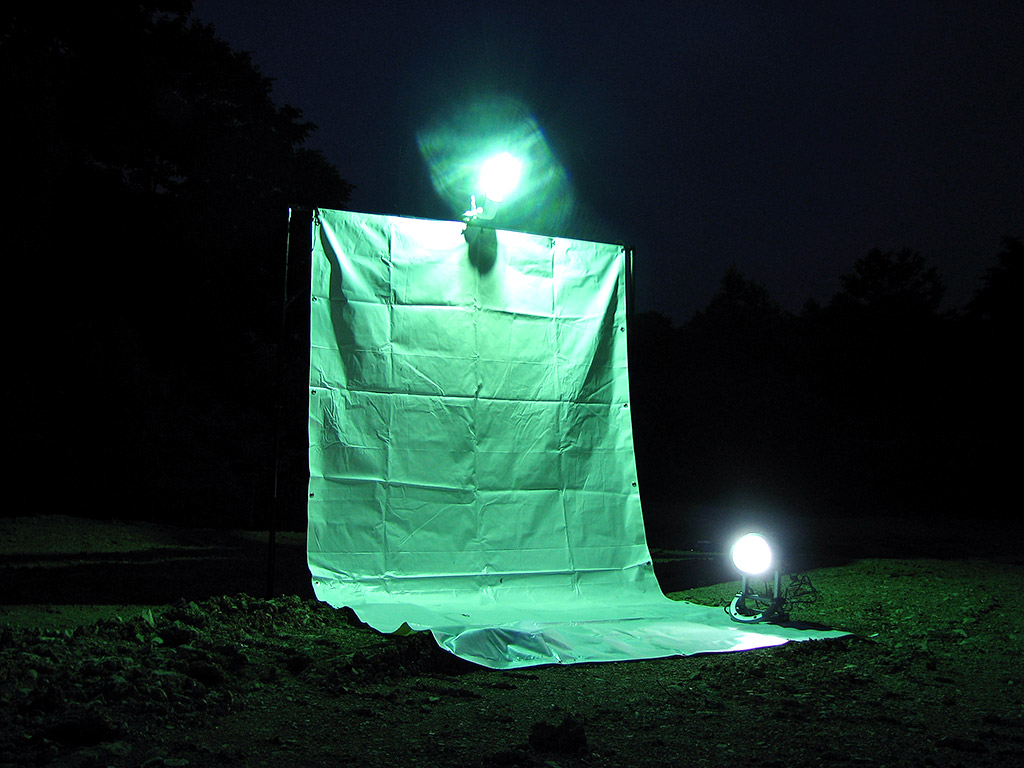ライトトラップの軌跡 | 夜間飛行 - 灯火にあつまる秋田県の昆虫 -